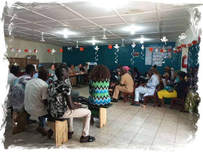 Photo prise lors de la signature des statuts APE